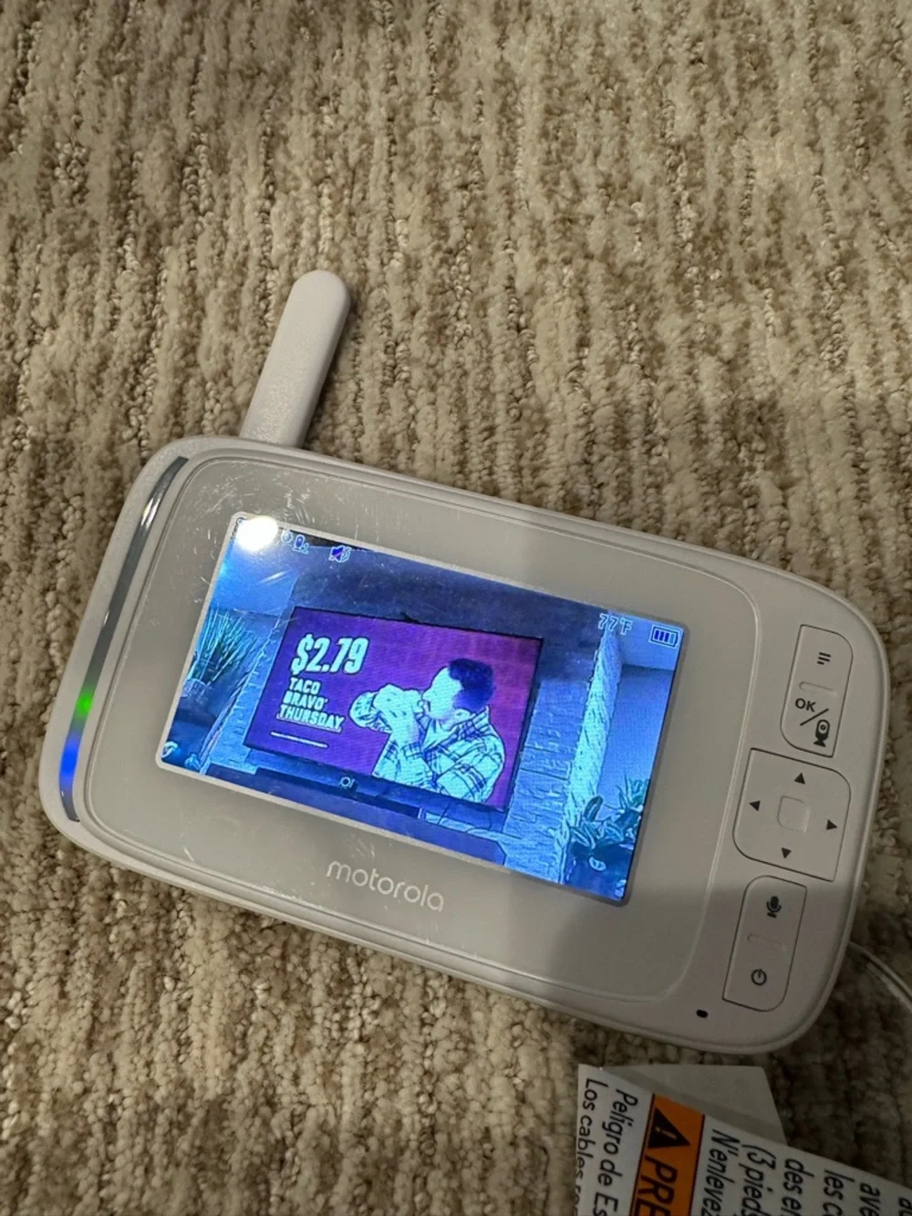 Motorola Bliss54 White Video Baby Monitor with Camera and Stand